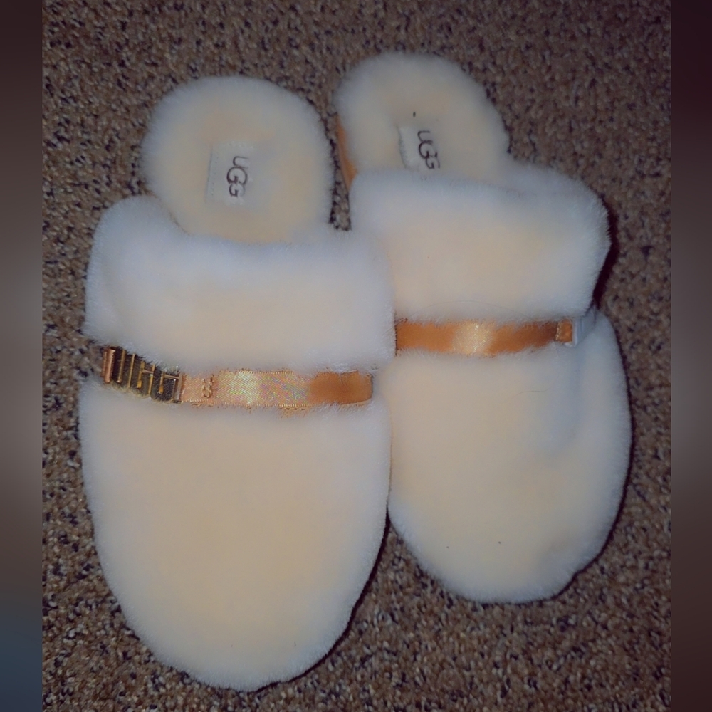 BRAND NEW UGGS DALLA